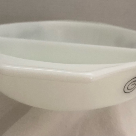 Pyrex white divided serving dish with black scroll print. - Picture 2 of 6
